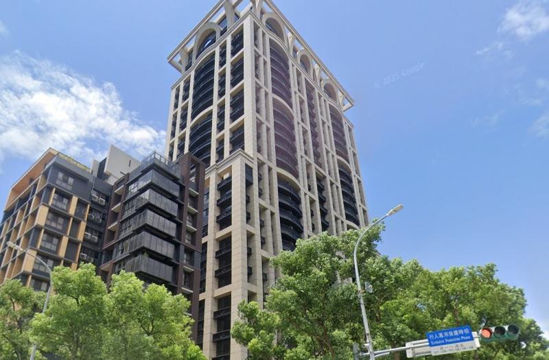 在地建商永裕居建設推出的「詠藝」早在2019年完工取得使用執照,屋齡約6年。(圖/取自GOOGLE街景)